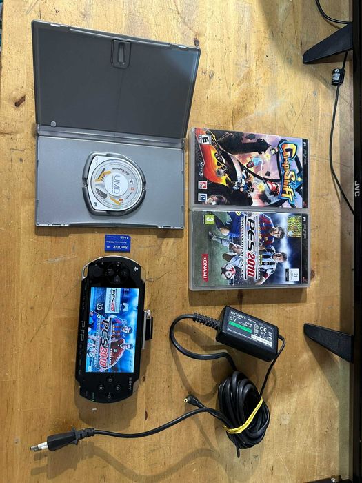 Consola portabila Sony PSP 1004 cu jocuri
