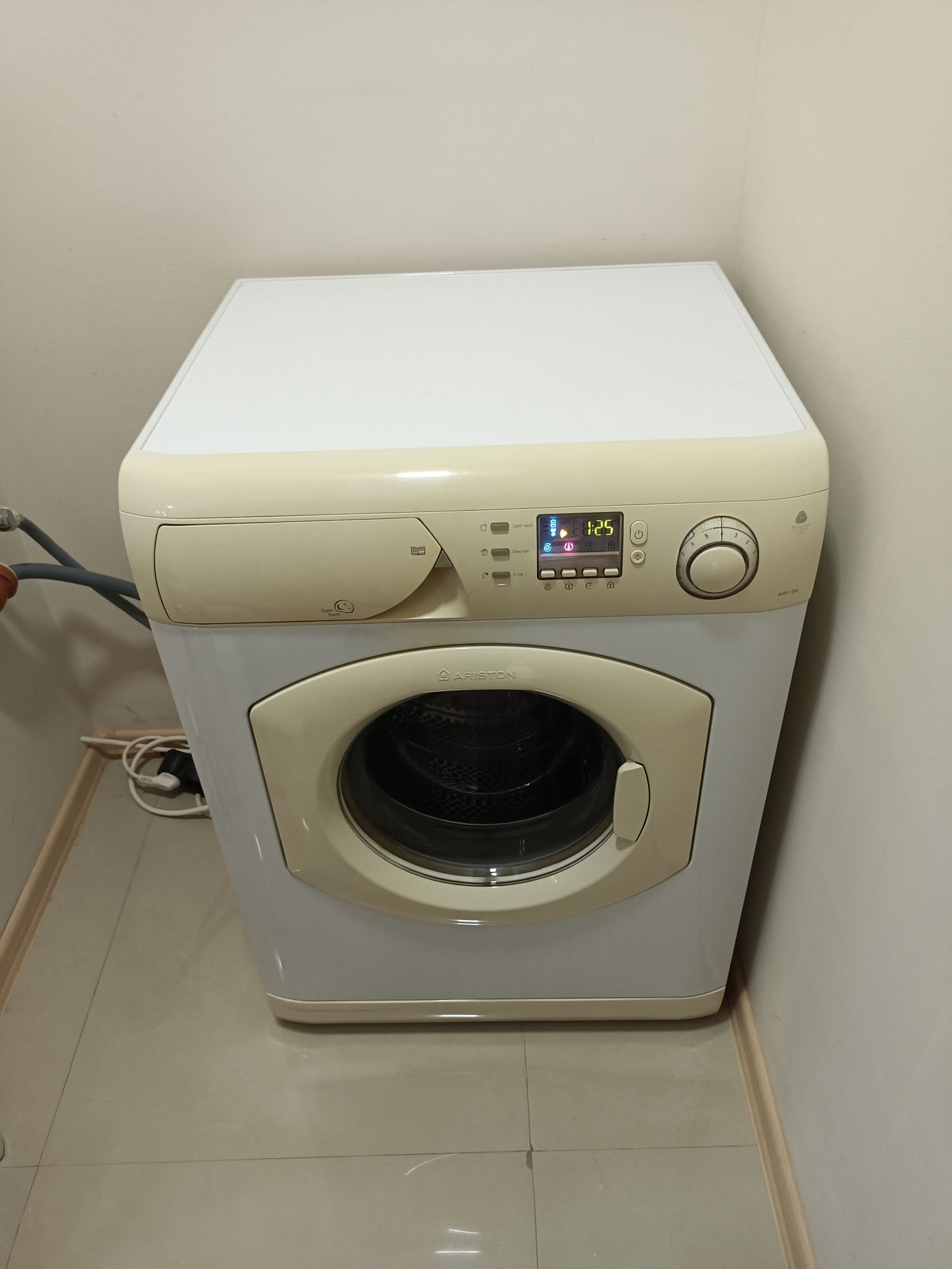Пералня Аристон Ariston AVF129
