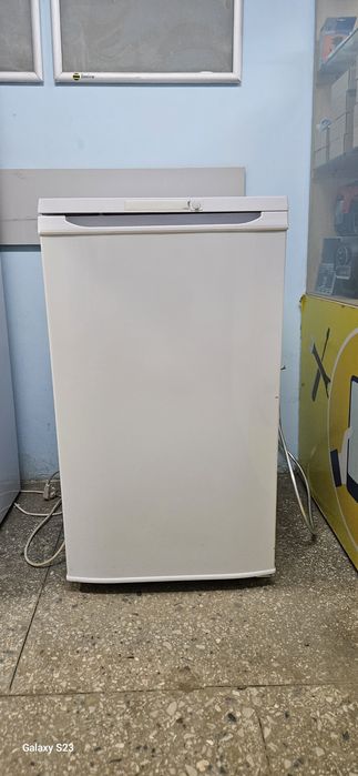Продам маленький холодильник Бирюса