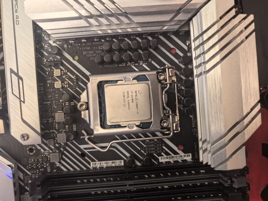 Kit gaming i7 11700k placa baza și 16gr rgb