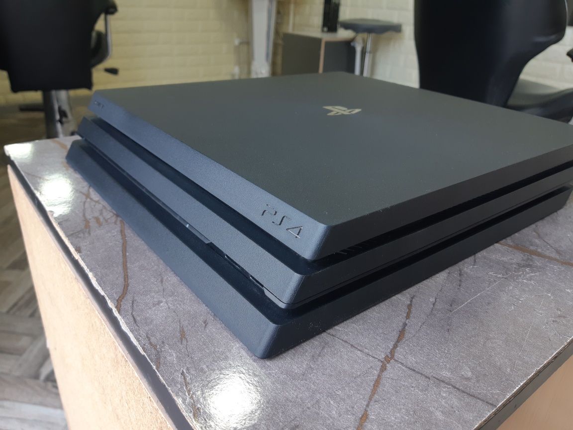 Playstation 4 pro 1tb sotiladi.