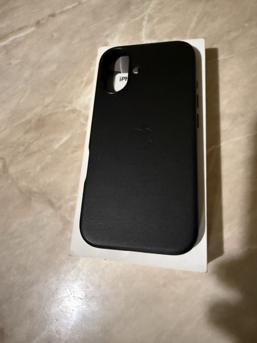 Vand husa de piele  de iphone 16 cu mag safe ca noua