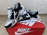 Спортни обувки Nike Huarache Run