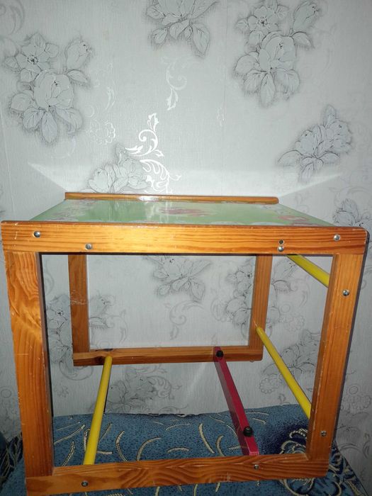 Деревянный столик для детей, не дорого, срочно!