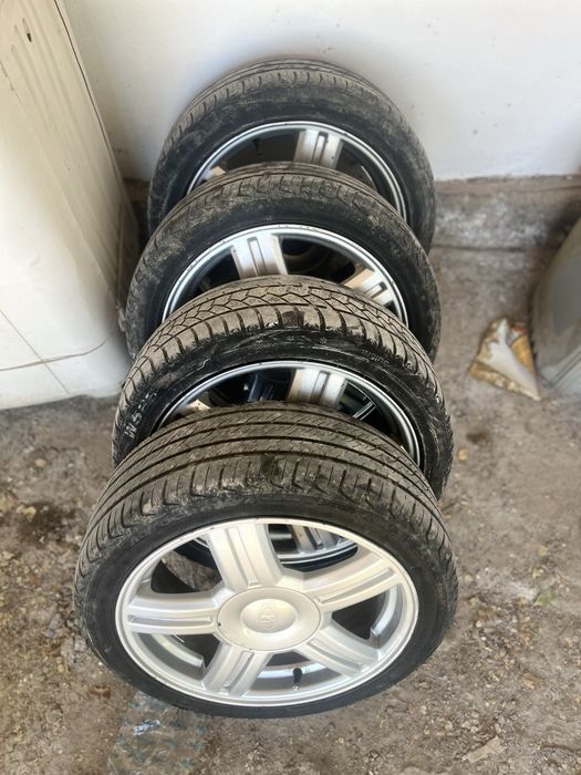 Диска жақсы көп жүрілмеген покрышканың жағдайы орташа жаңақорғанда тұр