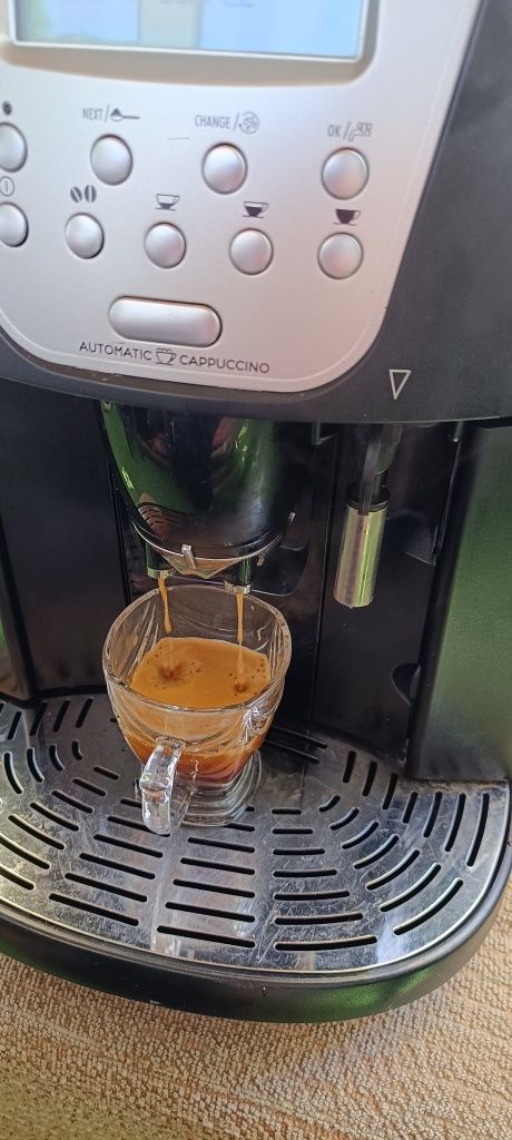 Каферобот Delonghi Magnifica Esam4500