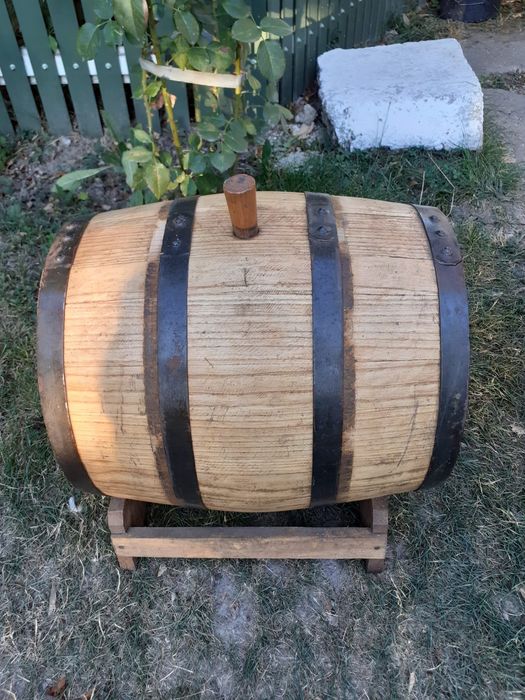 Butoi de țuicǎ, 10 l,  lemn dud
