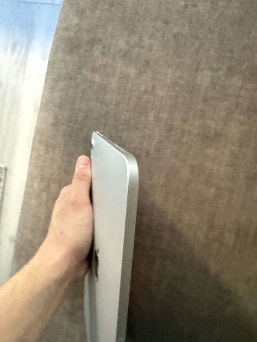 iPad 10.9 (10th gen) 2022 model A2696