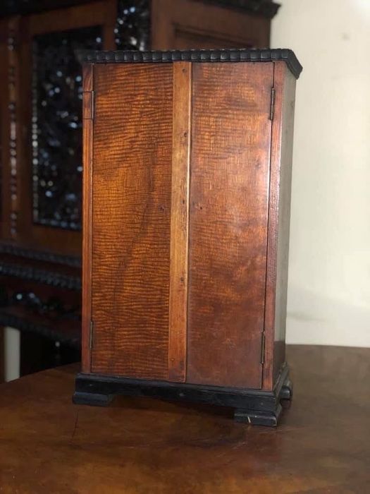 Dulapior de prezentare miniatura bidermeier