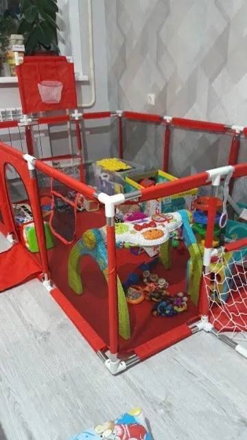 Чехол на манеж , красного цвета, запчасти тоже в наличии