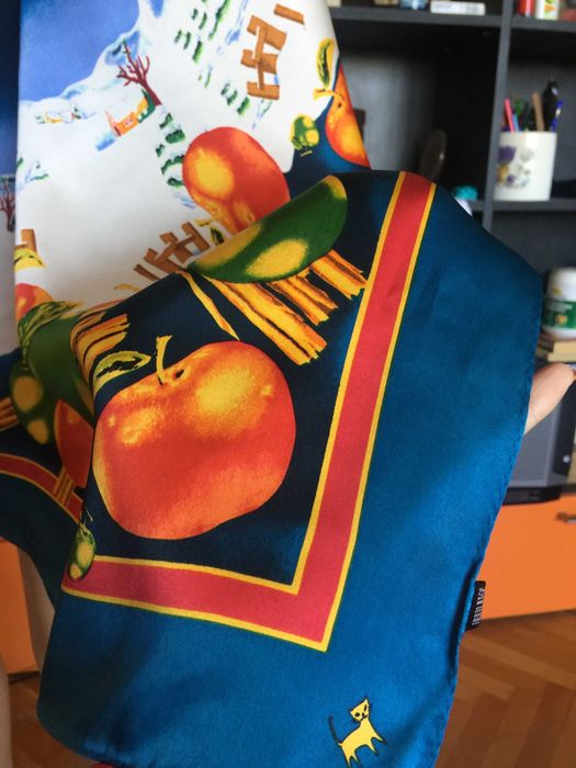 Копринен шал със зимни мотиви