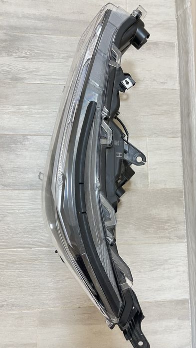 Ляв фар Toyota RAV4 2024