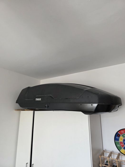 Vand cutie portbagaj auto Thule cu prindere pe bare transversale