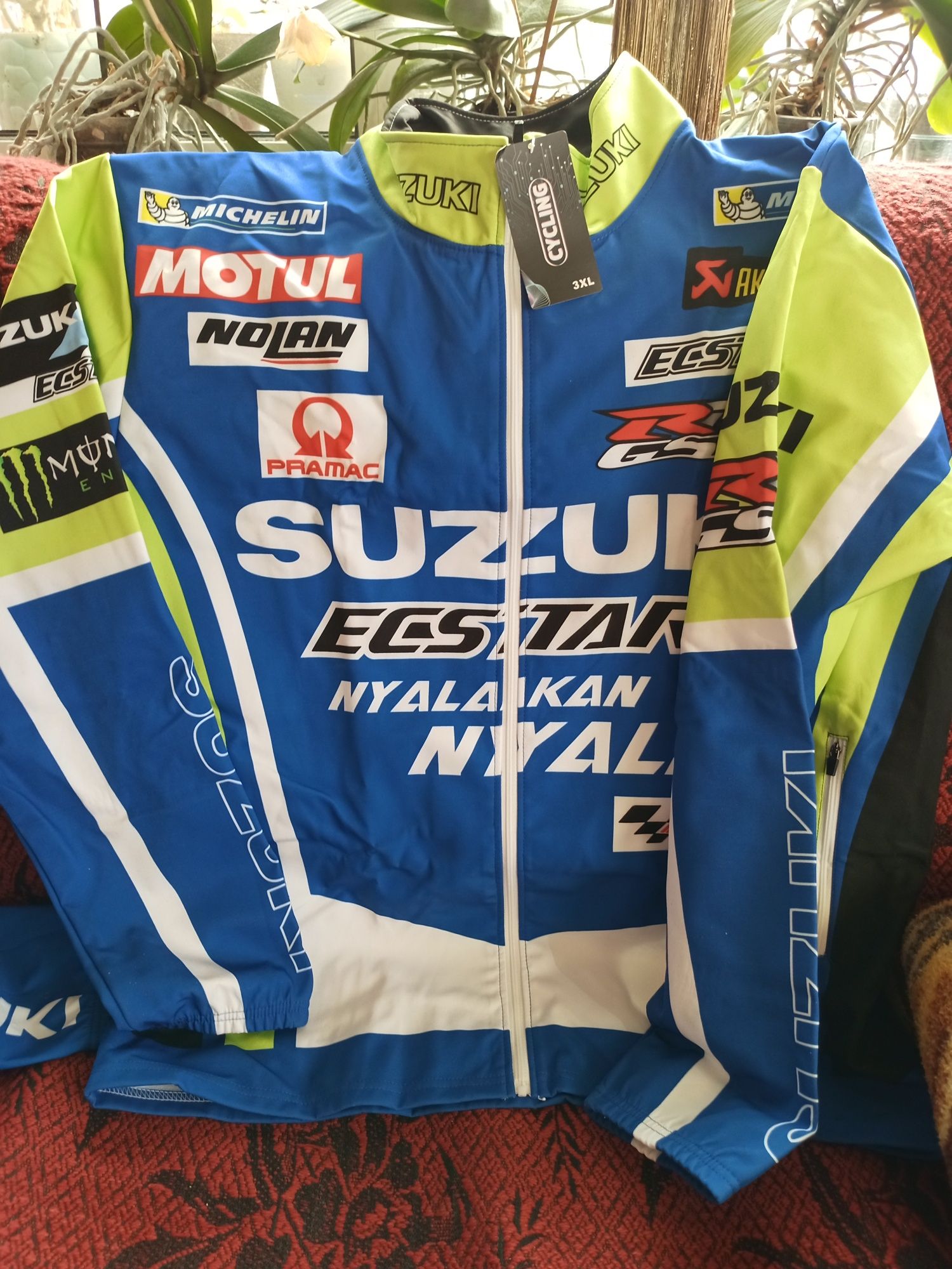 Suzuki ECSTAR Moto GP суичъри няколко модела и ветровка с качулка!