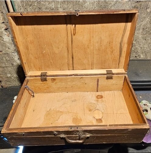 Ocazie! Vand mobila antica- dulapuri, comoda, obiecte etc.