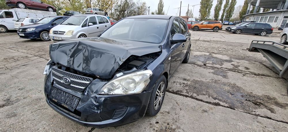 Dezmembrez Kia Cee'd 1.4 B 2008