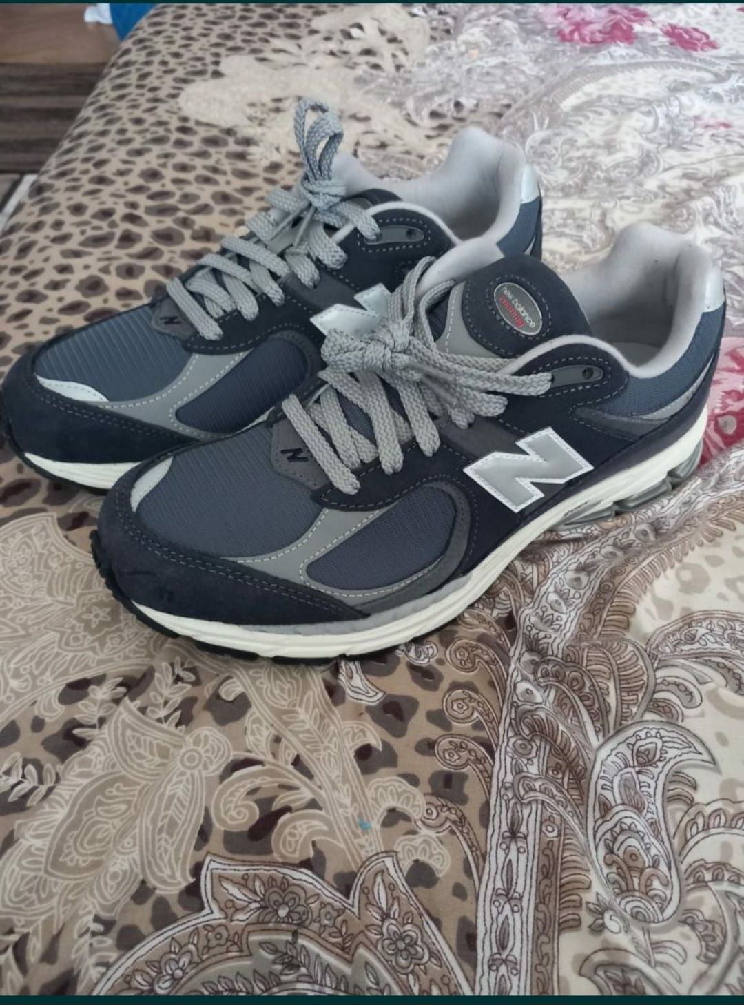 Adidasi New Balance noi 43
