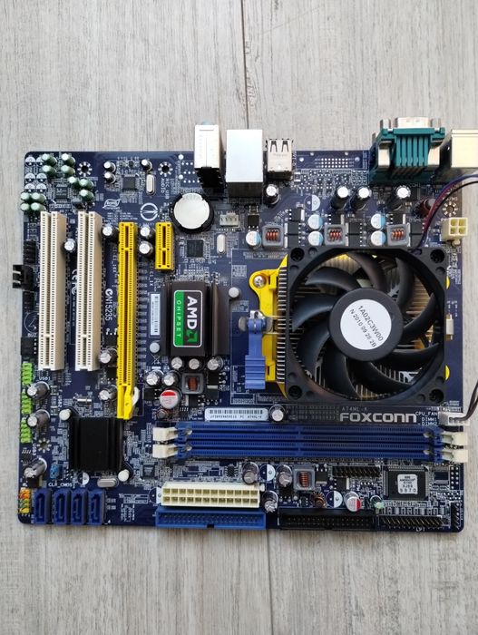 Дънна платка Foxconn a74m / Phenom II x2 555 BE / 4GB RAM / 160GB диск