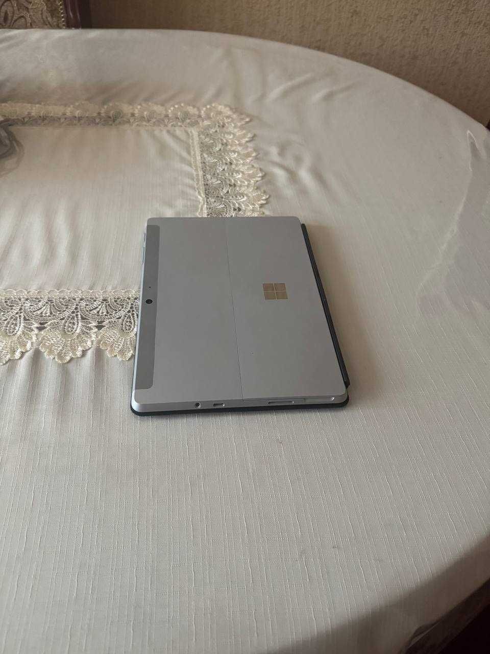 Surface go 2 8GBddr/128GBssd/m3 8100cpu Ideal!