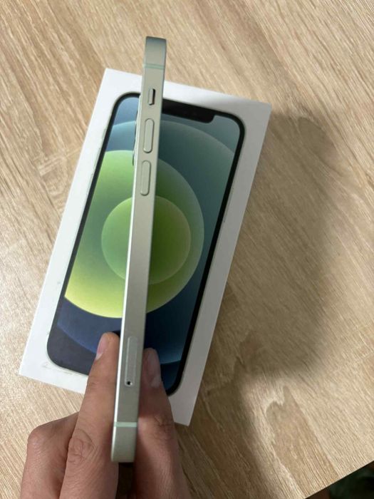 Телефон iPhone 12 64GB