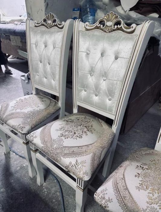 Столы стулья гостиные кухоннык