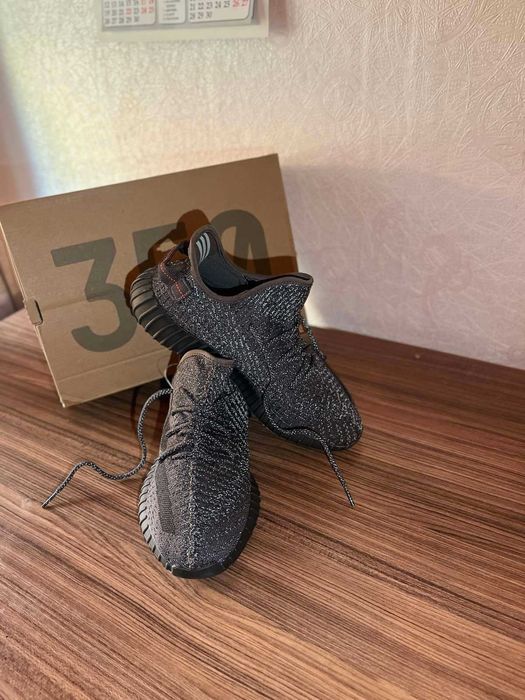 маратонки Adidas Nike