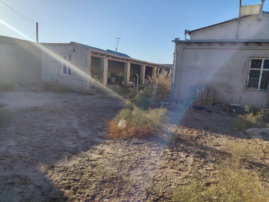 Хива Шахар Касмобод Центр Камаз тарафда ярим тугаланган 990кв жой соти