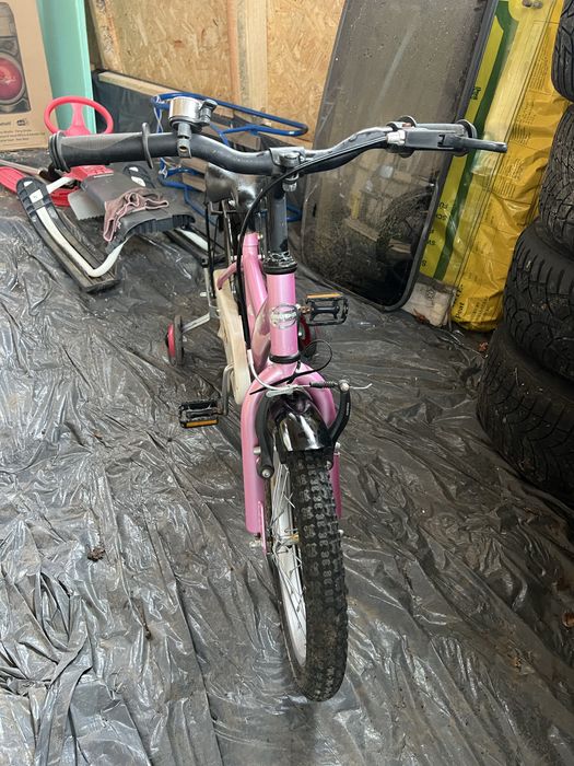 Продавам детско колело с помощни гуми !