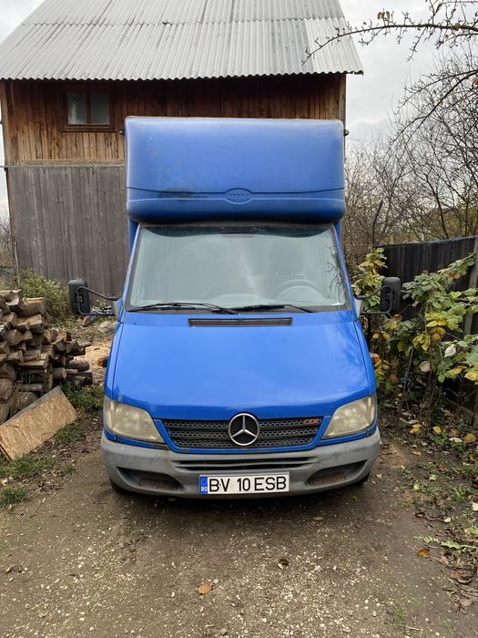 Vand sau schimb camioneta carosata de 3,5T cu lift hidraulic.