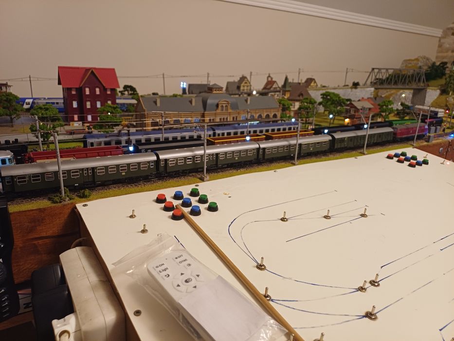 Vând garnitura tren calatori marca Roco, scara HO