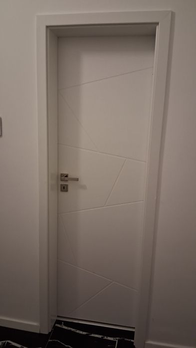 Ocazie la jumătate de preț uși noii nefolosite