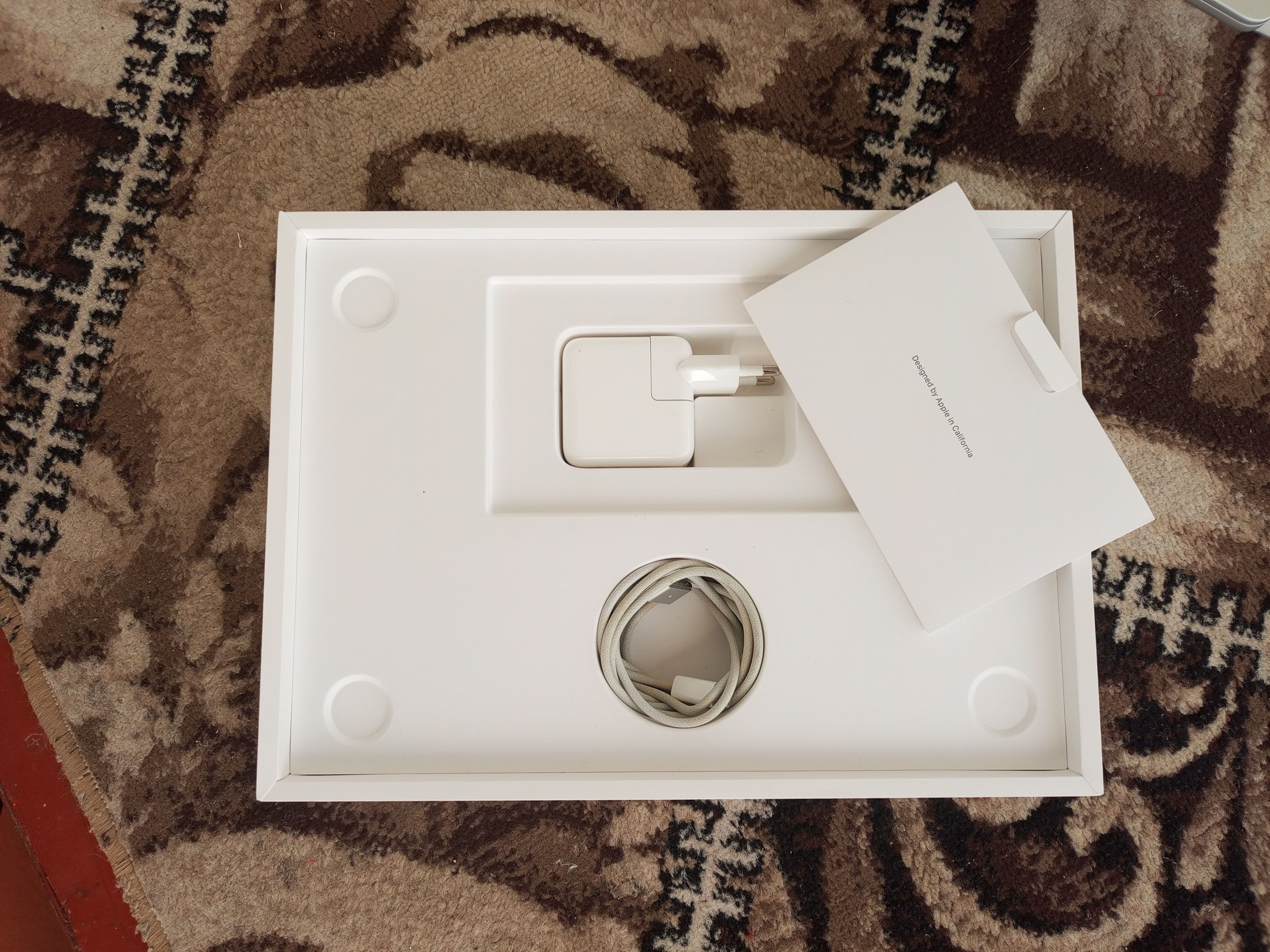 Holati ideal MacBook Air M2, 99%, 8-256GB sotiladi