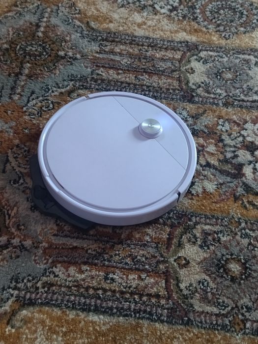 Робот пылесос в хорошем состоянии
