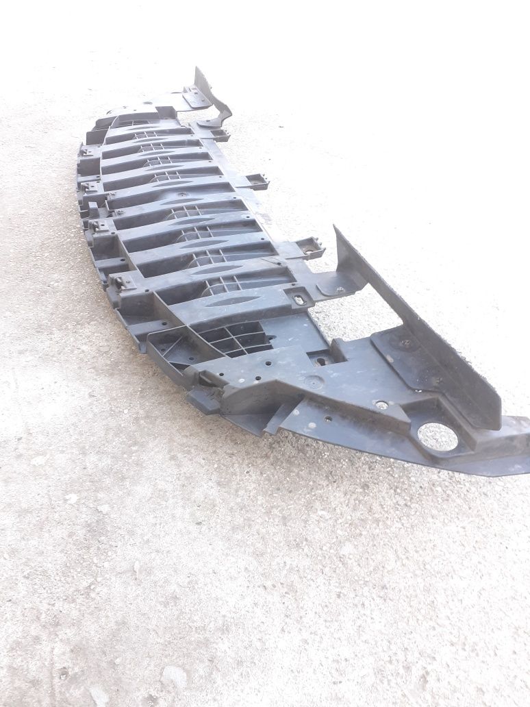 Scut Motor Închidere Bara Față  Deflector Bumper Renault Megane 3