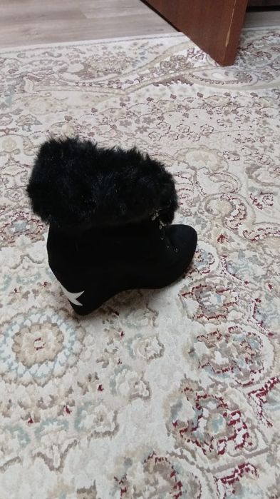 Продам обувь, зимнюю .