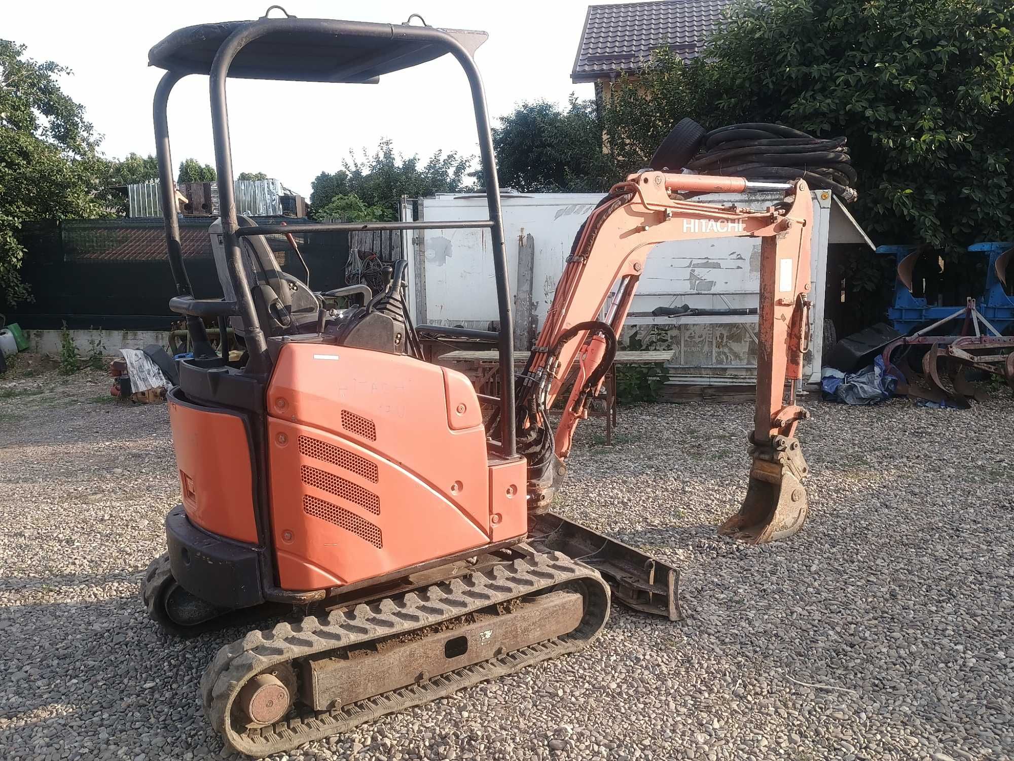Miniexcavator Hitachi U17 1,8t și Hitachi ZX25 2,5t