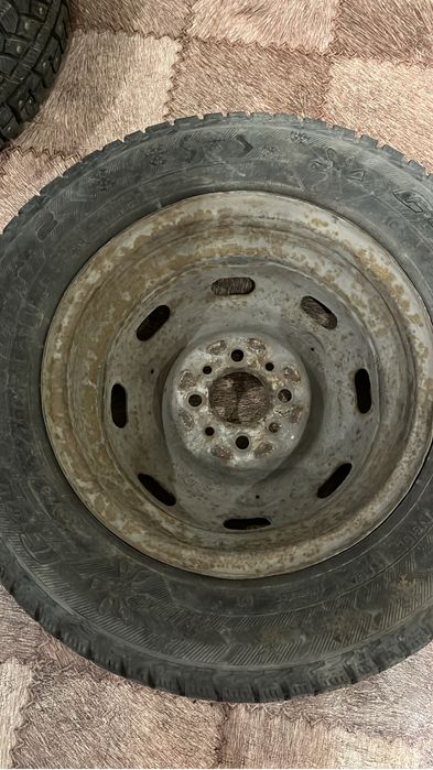 Запаска с шипами