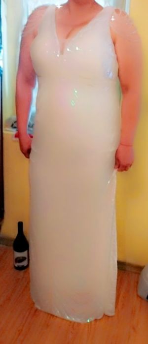 Vand rochie ocazie. Doar probată. Mărimea 50.Pret 400 lei