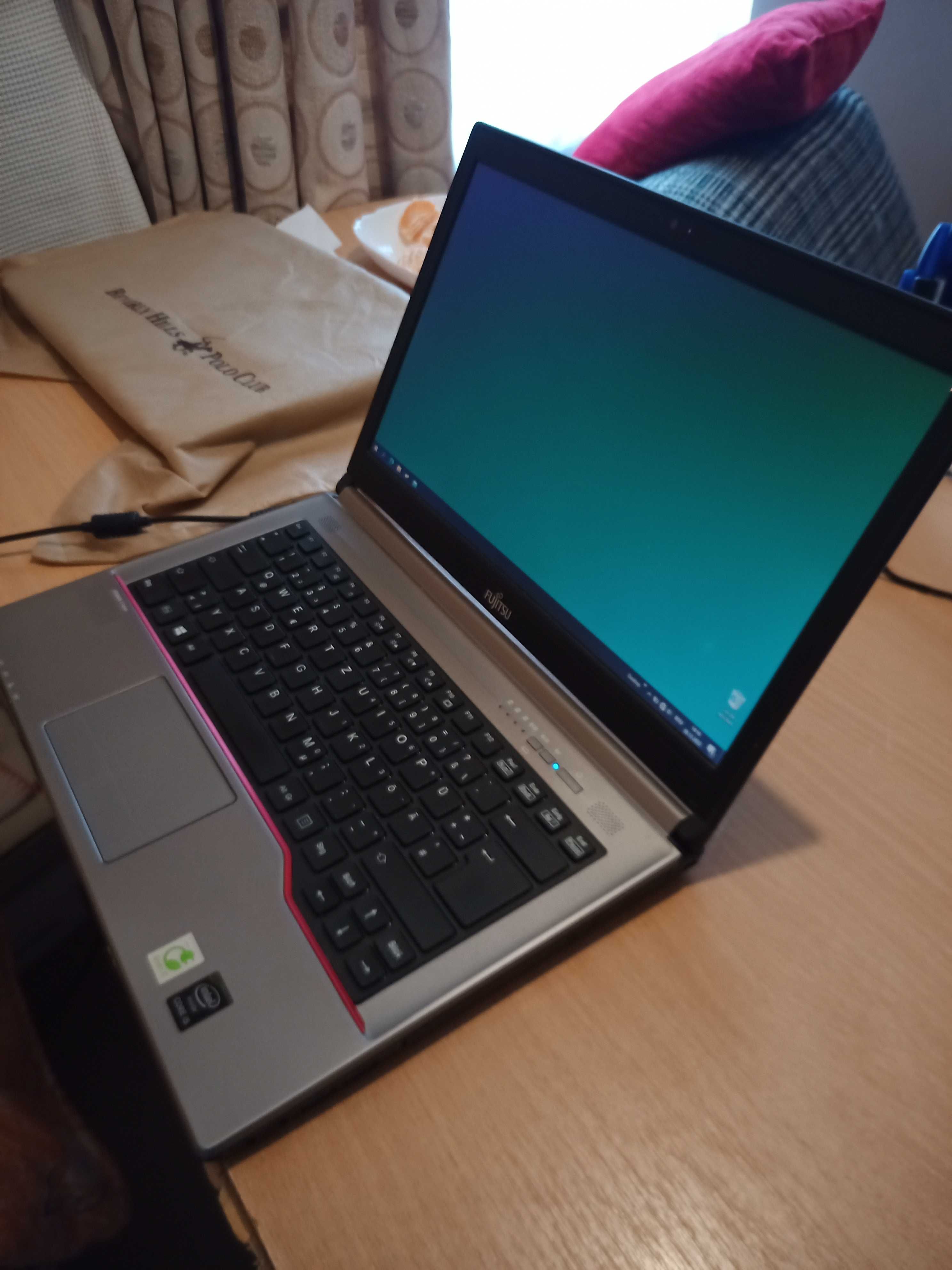 Laptop Fujitsu, Intel i5-4210M, 2,6 GHz, 8 GB, 128 GB, Windows 10 Pro