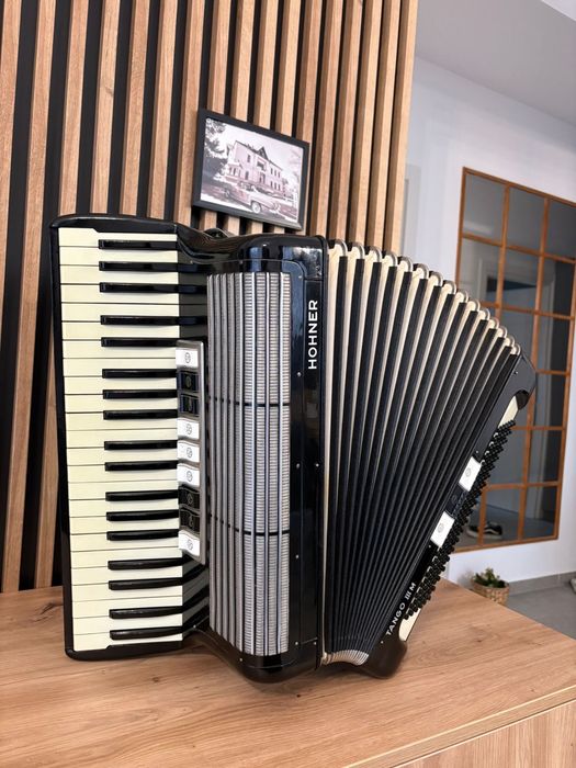 Acordeon Hohner Tango3M cu 120 de basi