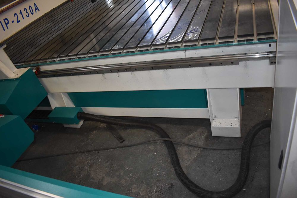 CNC router cu masa T-slot