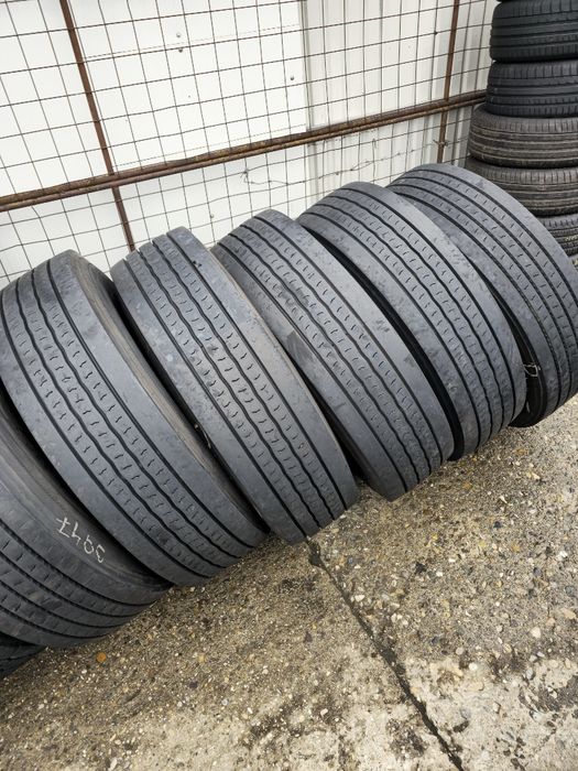 Anvelope 295 80 R 22.5 Continental de direcție și de tracțiune.