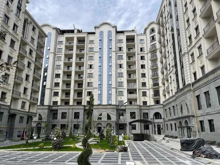 Юнусабад, Ц-5, ЖК «Мухташам» состоит из двух квартир: 153 м² + 155 м²)