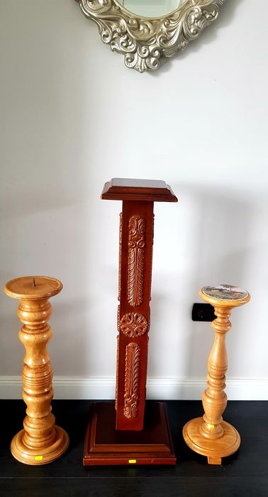 Piedestal vechi din lemn masiv și ceramică