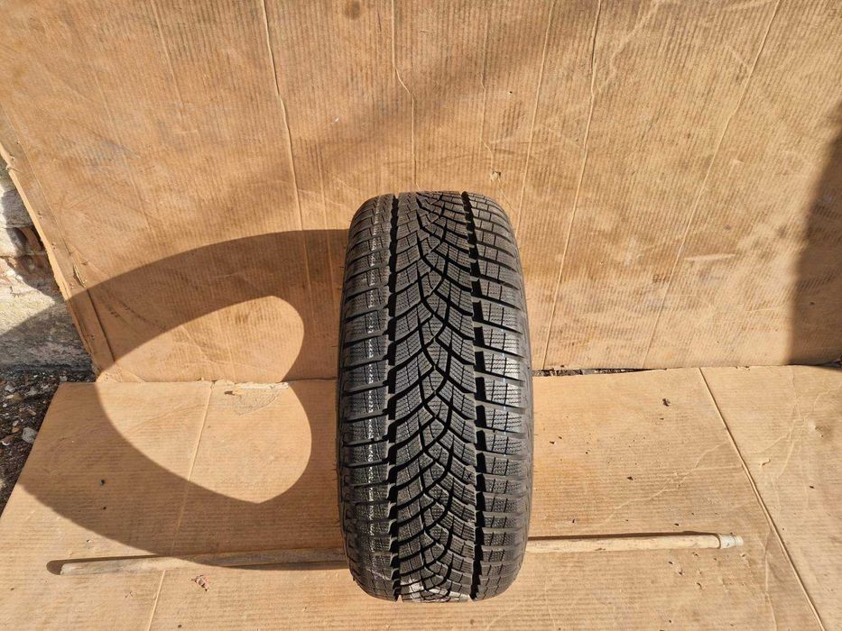 1 брой  Goodyear R17 225/45
Зимна гума
DOT2621