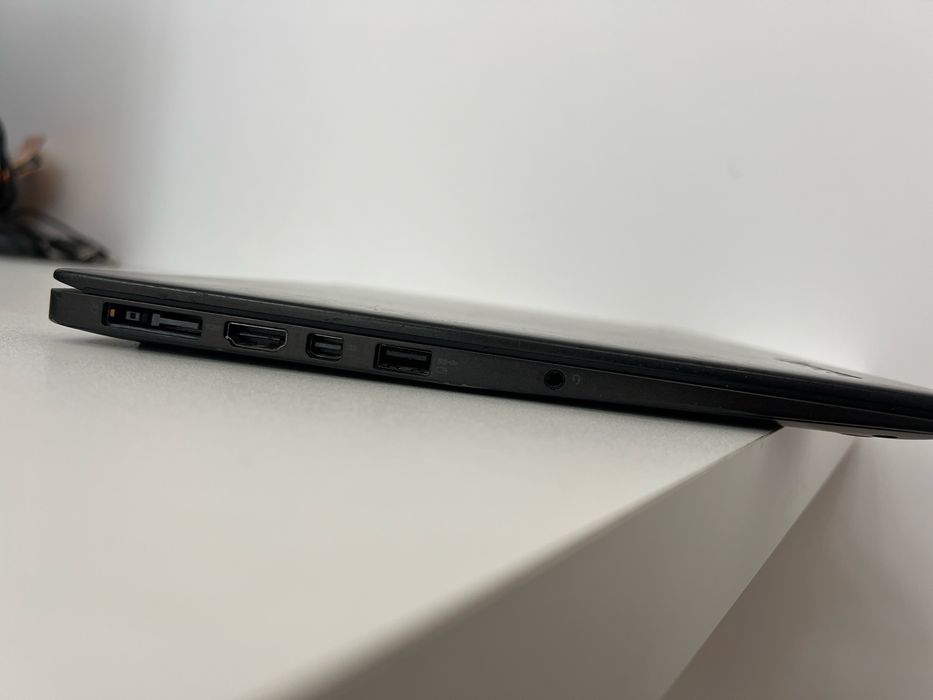 Vand laptop Lenovo X1 Carbon i5 cu touchbar.