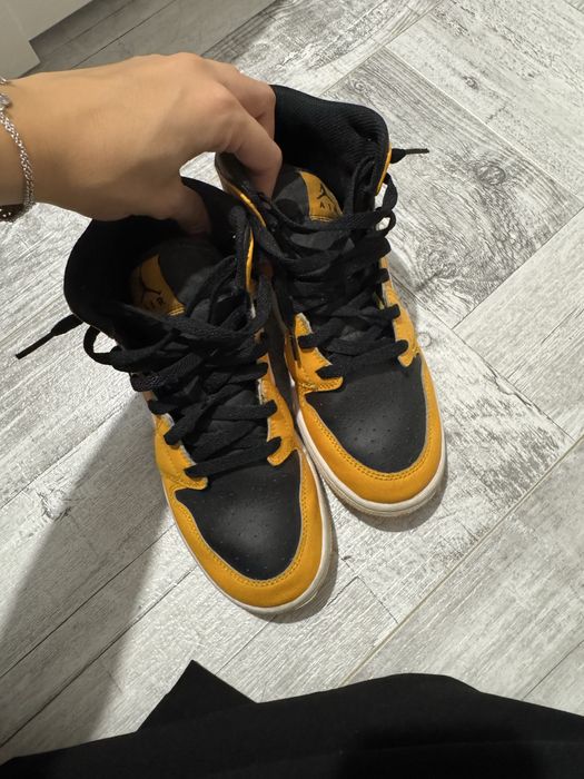 Nike Air Jordan 1 Mid TAXI (marimea 39)