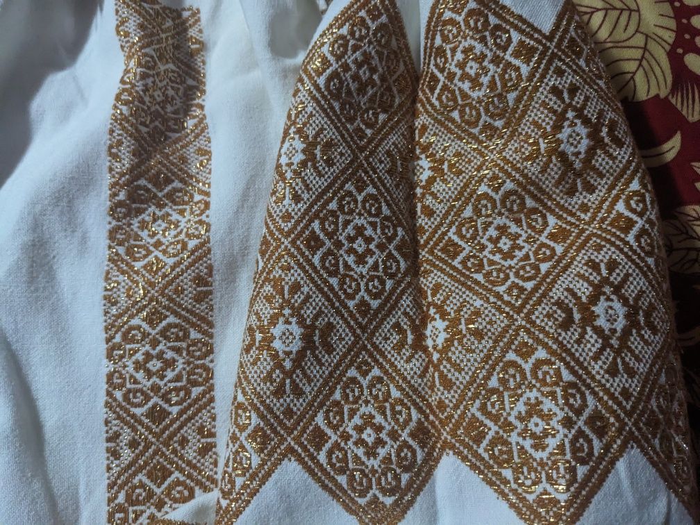 Vând cămașă tradițională ..
