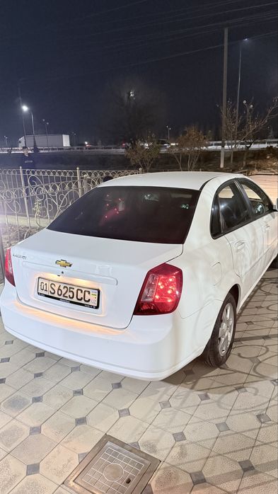 Chevrole Gentra sotiladi. Holati ideal oq rang bez lyuk. ishga uyga ay
