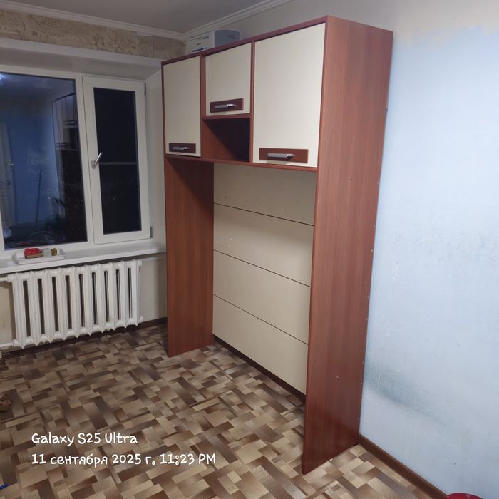 Шкаф (под рабочий стол)глубина 0.43см высота 2.20см ширина 1.58см